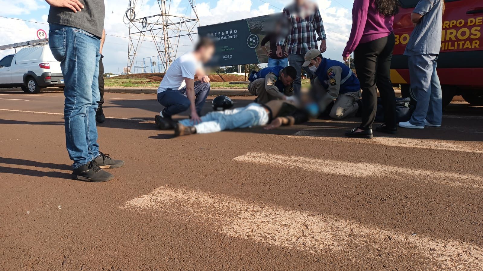 Motociclista fica gravemente ferido após colisão entre Kawasaki e Jeep Compass no Recanto Tropical