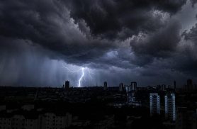 Após temporal 60 mil consumidores estão sem energia no Paraná