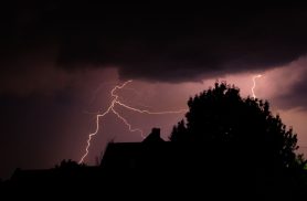 Cascavel lidera ranking de raios no Paraná nesta quarta-feira com 676 descargas elétricas