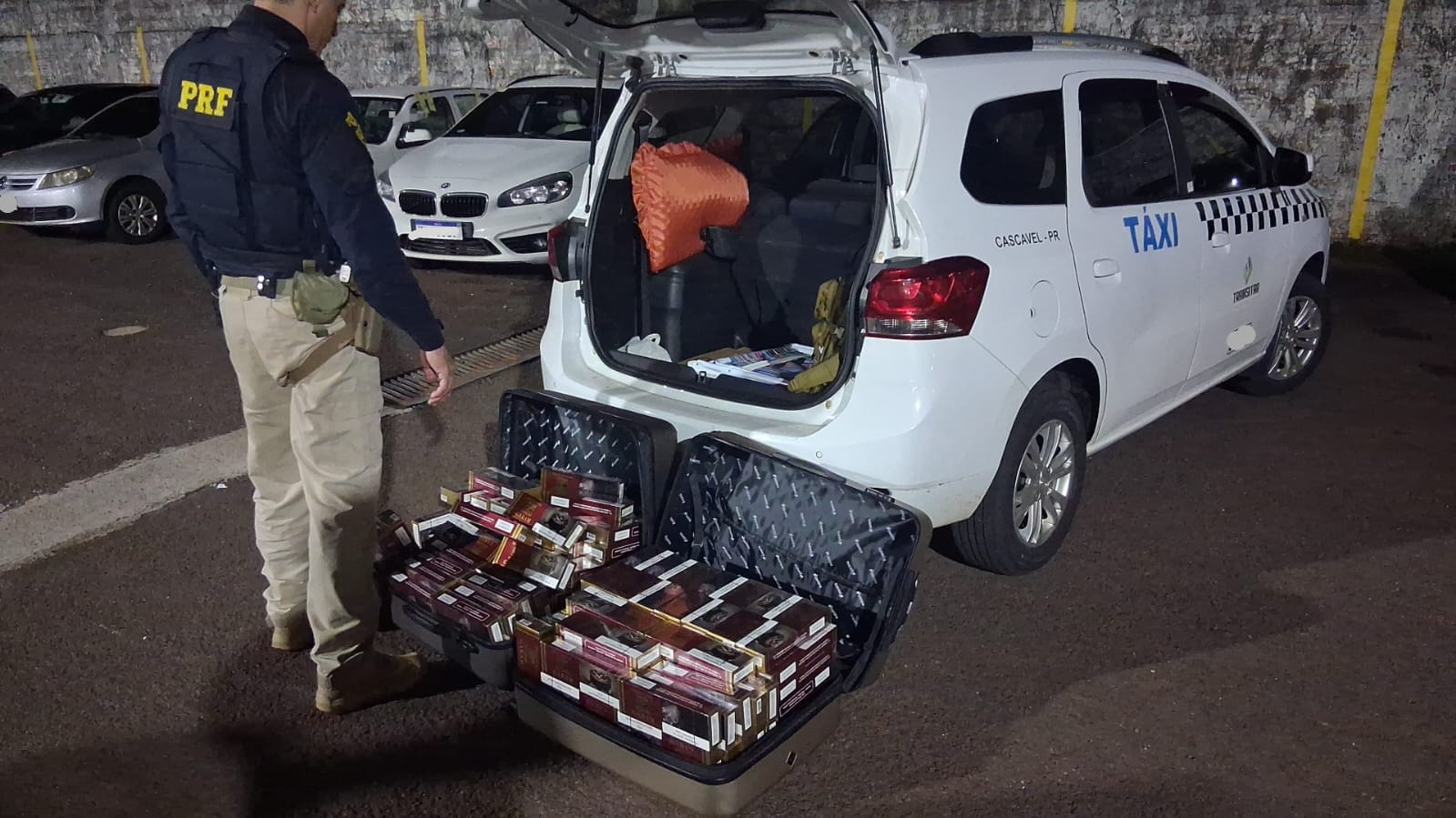 Imagem referente a PRF e Receita Federal apreendem carga de cigarros contrabandeados na BR-277