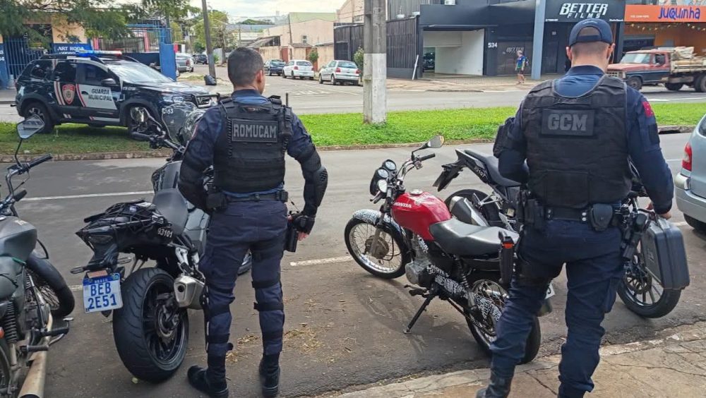 Motoqueiro sem CNH é flagrado com escapamento barulhento e acaba autuado em Londrina Imagem referente a Motoqueiro sem CNH é flagrado com escapamento barulhento e acaba autuado em Londrina