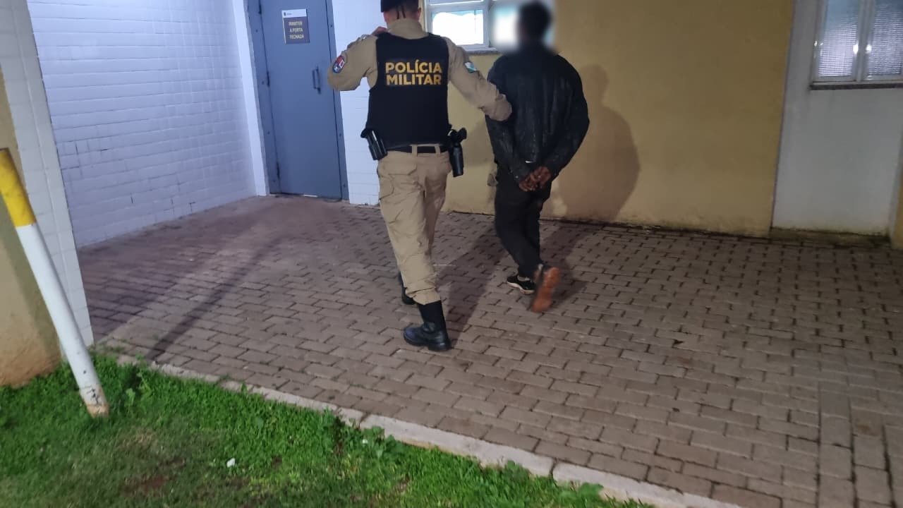 Homem é detido após furtar carriola de obra no Bairro Cancelli