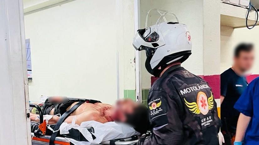 Homem morre após ser baleado e irmão fica ferido no Jardim Jupira em Foz do Iguaçu Imagem referente a Homem morre após ser baleado e irmão fica ferido no Jardim Jupira em Foz do Iguaçu