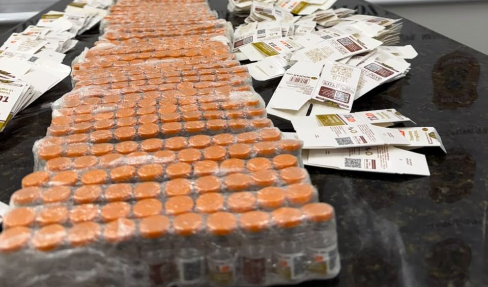 PF prende homem por contrabando de medicamentos em Foz do Iguaçu Imagem referente a PF prende homem por contrabando de medicamentos em Foz do Iguaçu