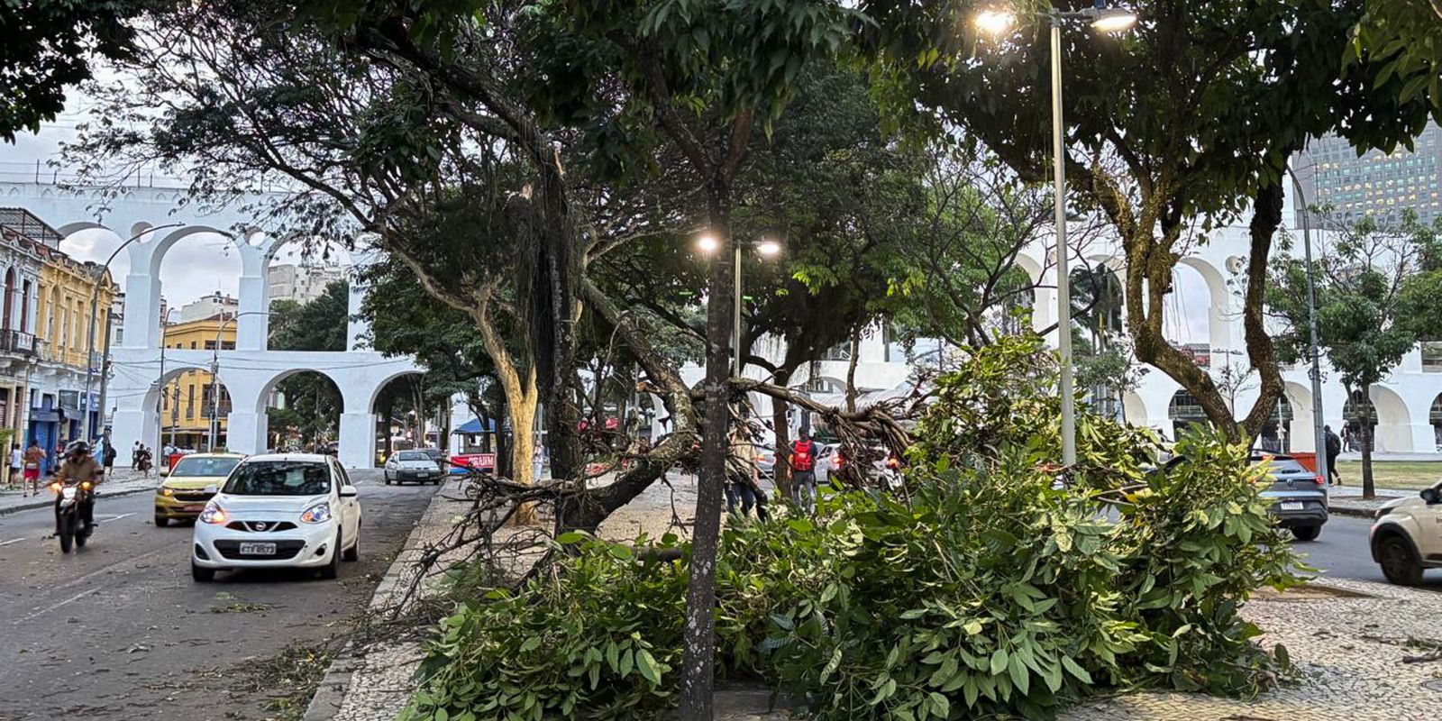 Imagem referente a Vendaval ainda causa danos a moradores do Rio de Janeiro