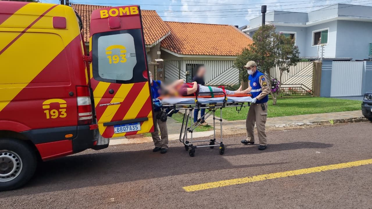 Mulher tem lesão no tornozelo ao sofrer queda em residência na Região do Lago