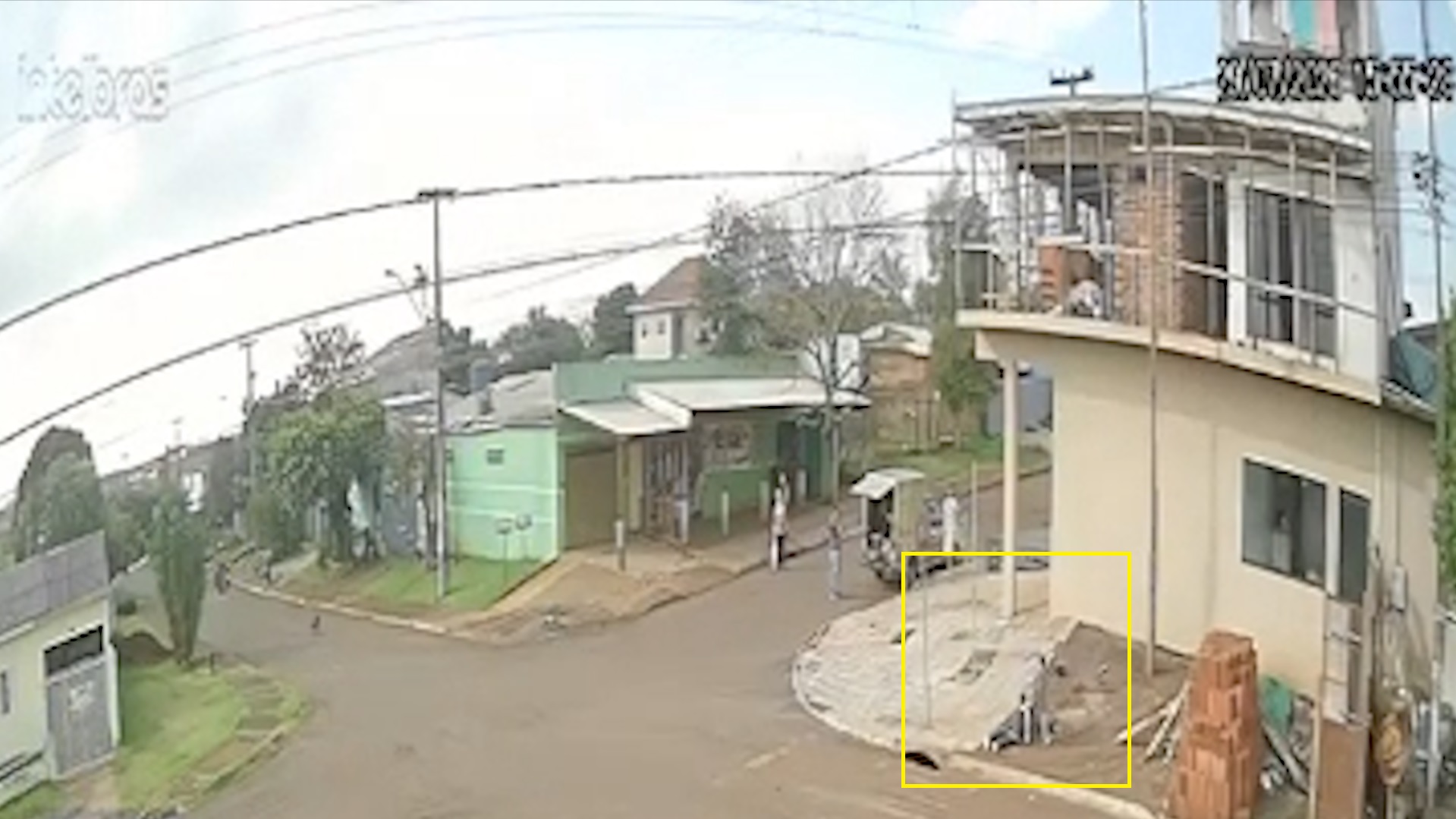 “O anjo dele não pode piscar”, diz filho de idoso que sofreu choque elétrico e caiu de laje