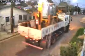 Carga de caminhão enrosca na rede elétrica e causa transtornos no Interlagos