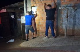 Dois homens são detidos após mulher ser agredida durante briga no Cascavel Velho