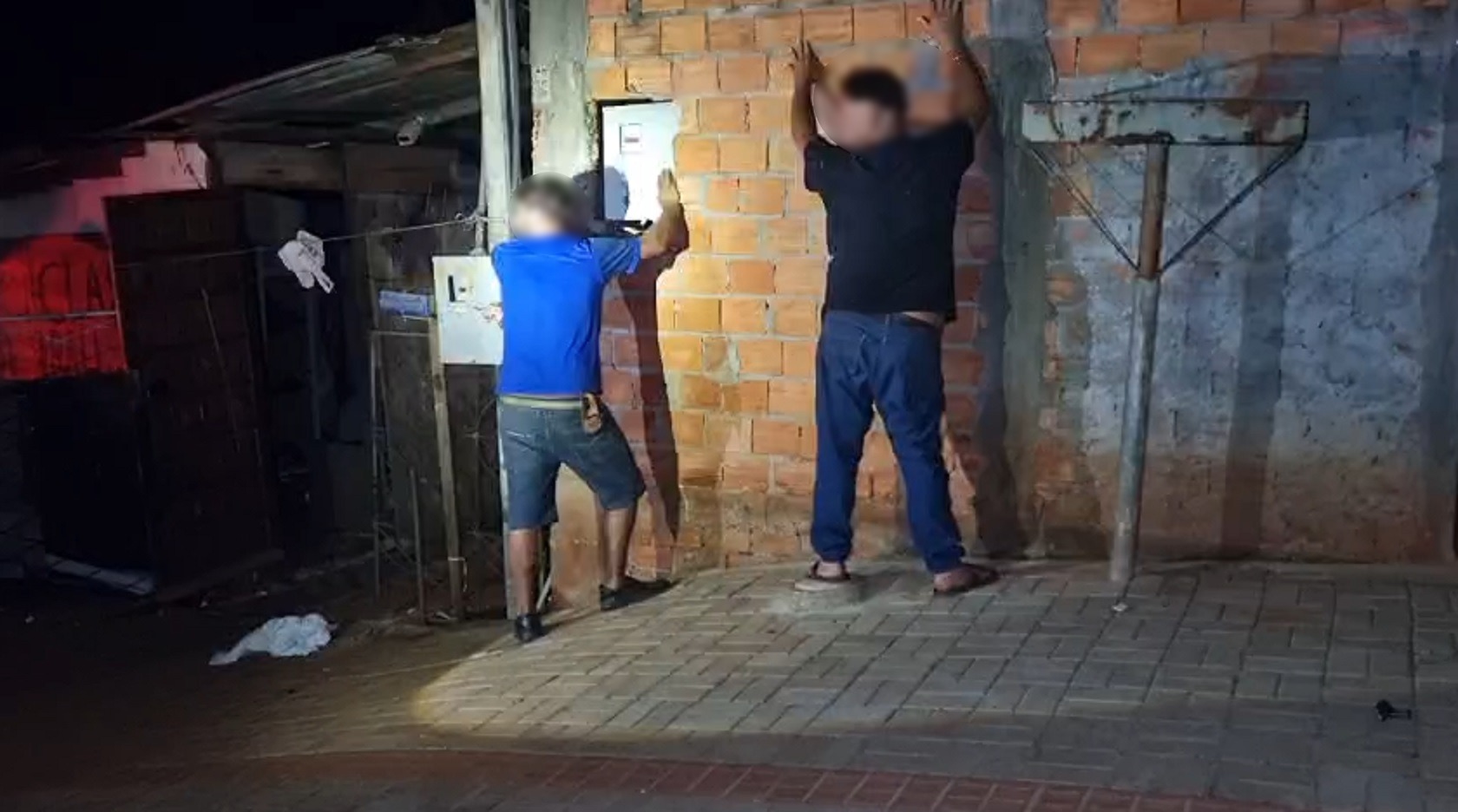 Dois homens são detidos após mulher ser agredida durante briga no Cascavel Velho