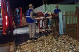 Idosa de 77 anos fica ferida após sofrer queda em residência no Bairro Guarujá