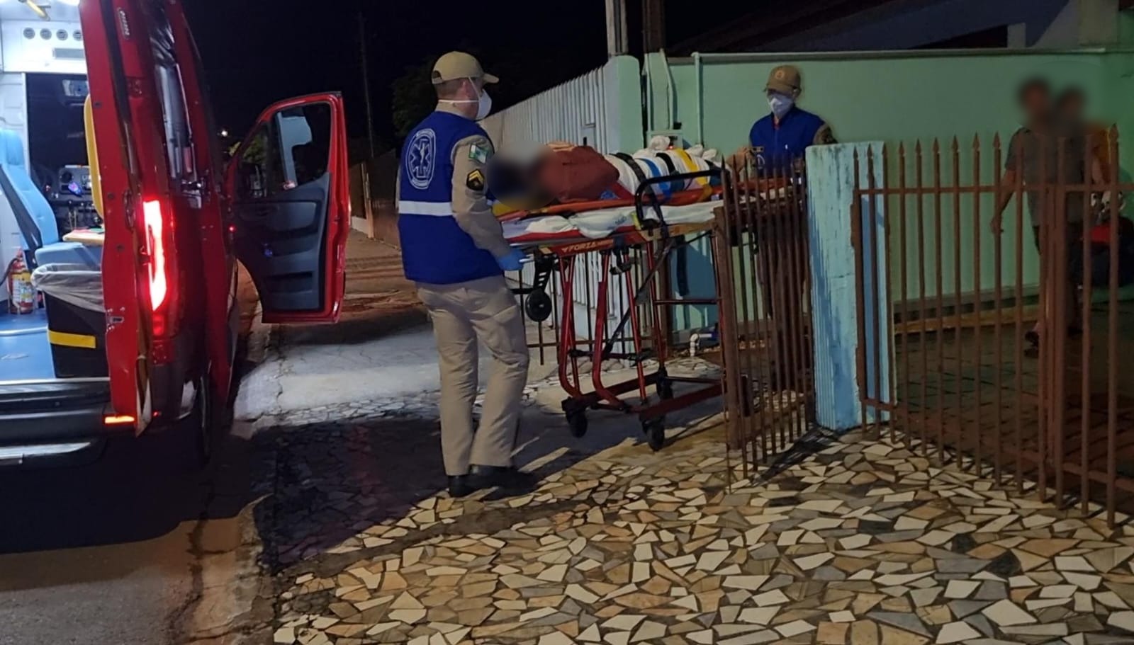 Idosa de 77 anos fica ferida após sofrer queda em residência no Bairro Guarujá