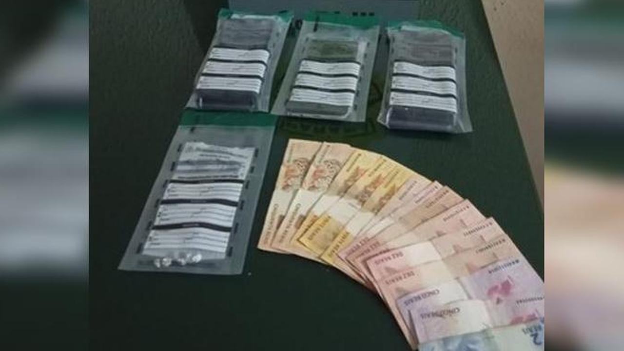 Imagem referente a Homem é preso por tráfico após jogar pedras de crack no bueiro, em Itapejara d'Oeste