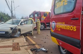 Forte acidente entre BYD e Fiat Toro mobiliza equipes de resgate em Cascavel