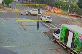 Veja como ocorreu acidente entre Fiat Toro e Dolphin Mini em Cascavel