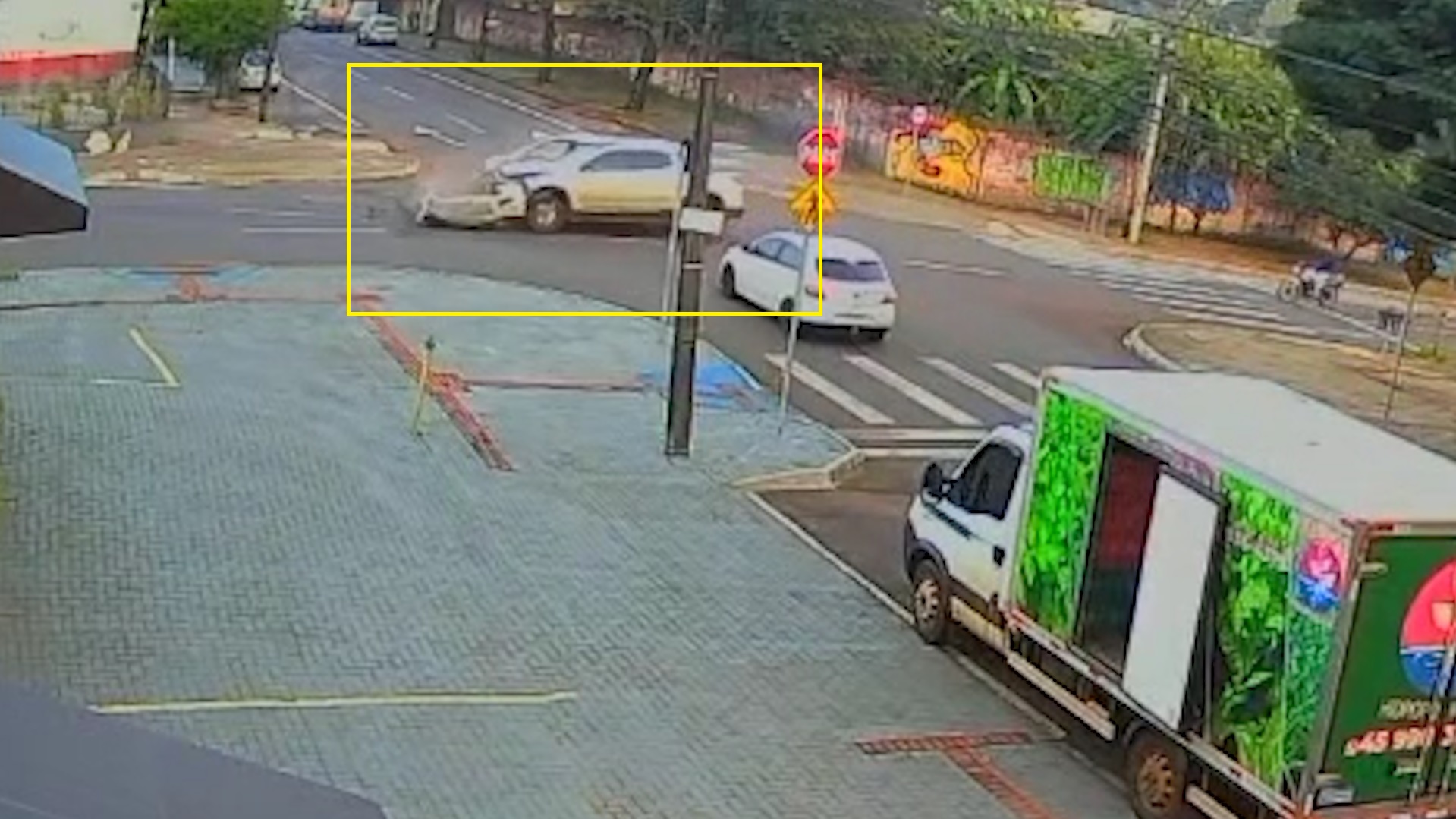 Veja como ocorreu acidente entre Fiat Toro e Dolphin Mini em Cascavel