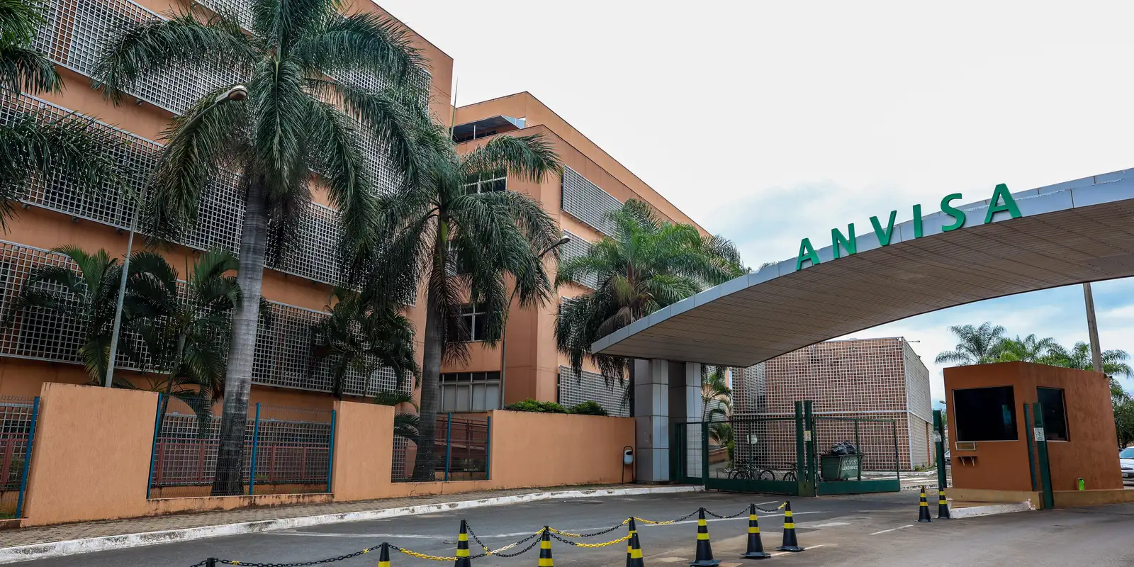Imagem referente a Anvisa suspende venda de produtos médicos irregulares