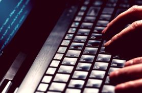 Falsos anúncios sobre Desenrola Brasil enganam usuários nas redes