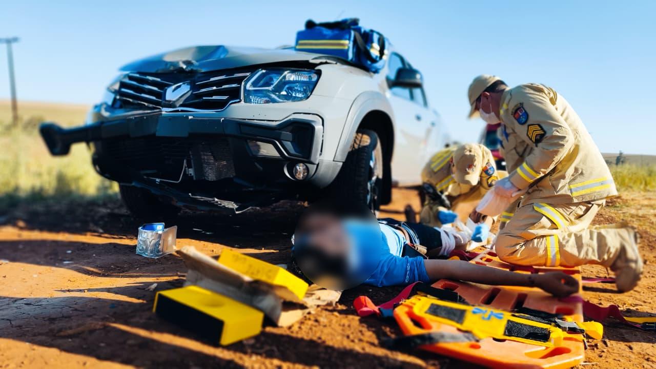 Adolescente fica gravemente ferido em colisão frontal em estrada rural de Cascavel