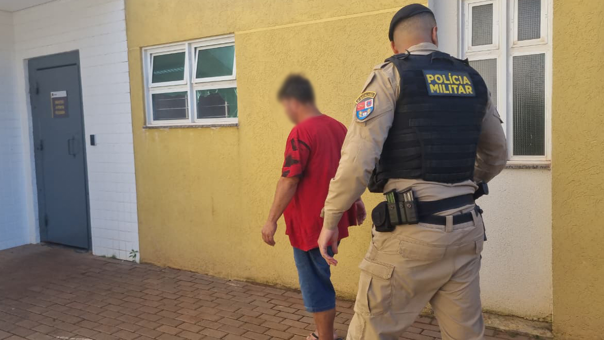 Indivíduo é preso suspeito de agredir a companheira no Cascavel Velho