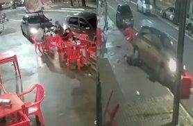 Imagens fortes: Carro invade calçada e passa por cima de homem que estava em lanchonete
