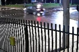 Vídeo mostra carro fugindo após provocar acidente no Bairro Periolo Vídeo mostra carro fugindo após provocar acidente no Bairro Periolo