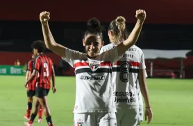 São Paulo vence Vitória e assume liderança do Brasileirão Feminino