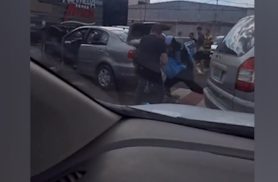 Vídeo mostra policial de folga reagindo a assalto e trocando tiros com suspeitos em Foz