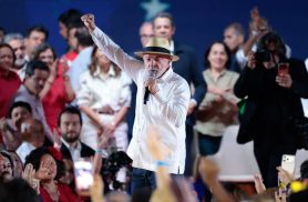 PT oficializa candidatura de Lula à Presidência