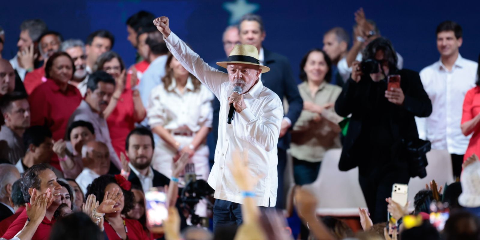 Imagem referente a PT oficializa candidatura de Lula à Presidência