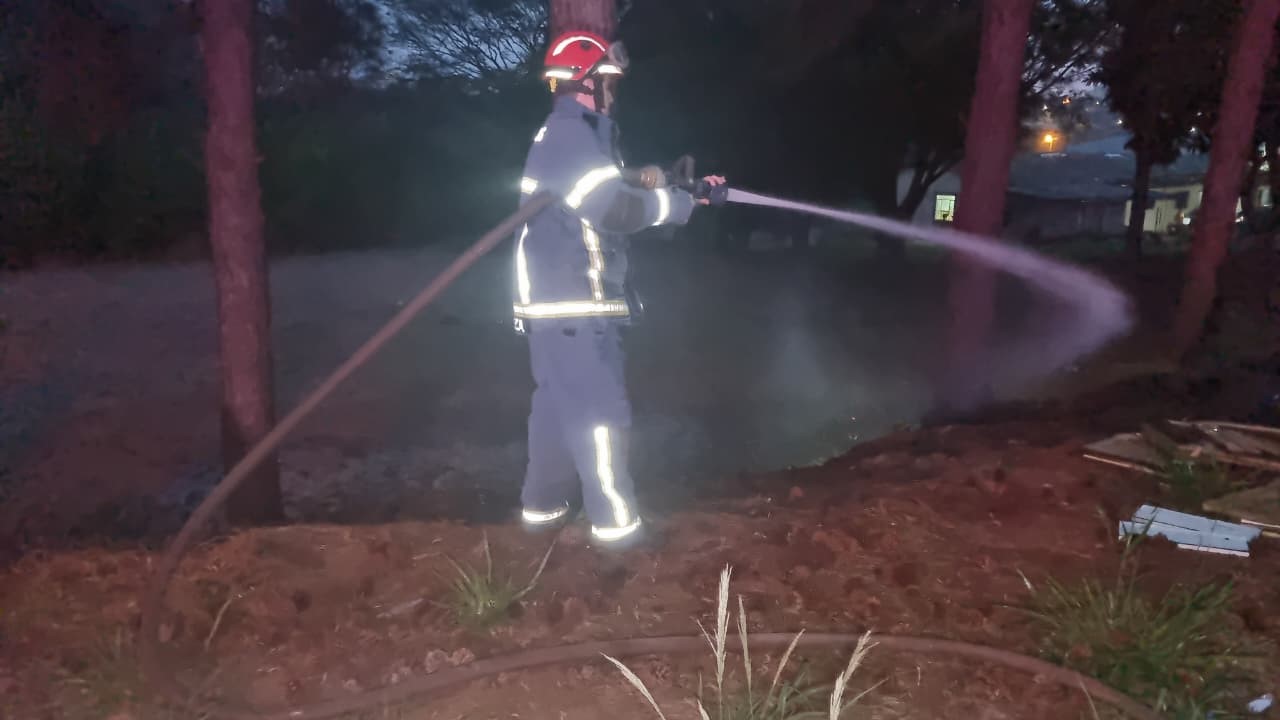Incêndio em vegetação mobiliza Bombeiros ao Bairro Brasília