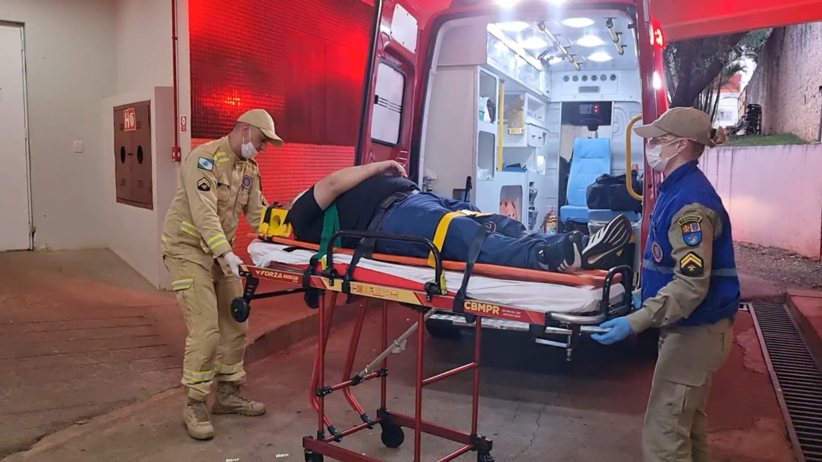 Motociclista fica ferido em acidente com HB20 no Santo Onofre, em Cascavel
