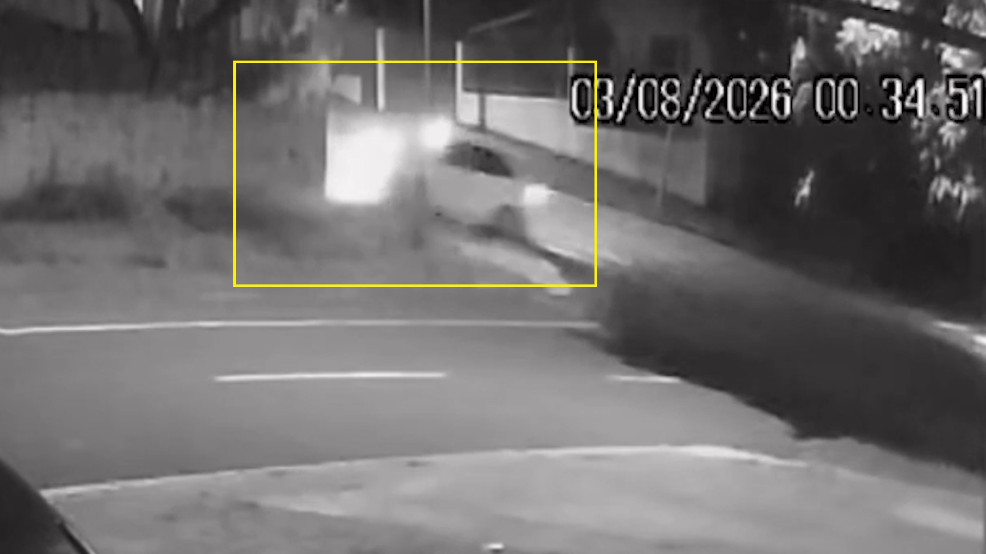 Veja momento em que Onix bate contra muro em Cascavel