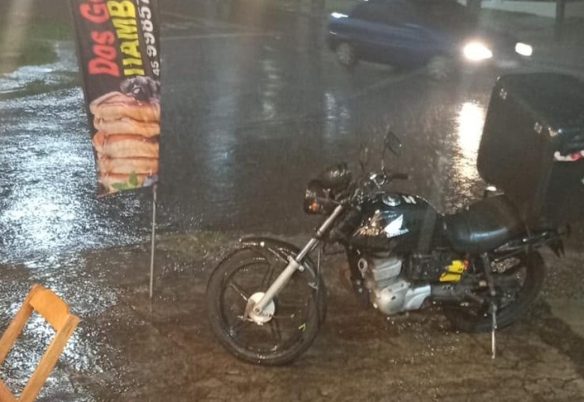 Moto com baú de motoboy é furtada durante a madrugada em Cascavel