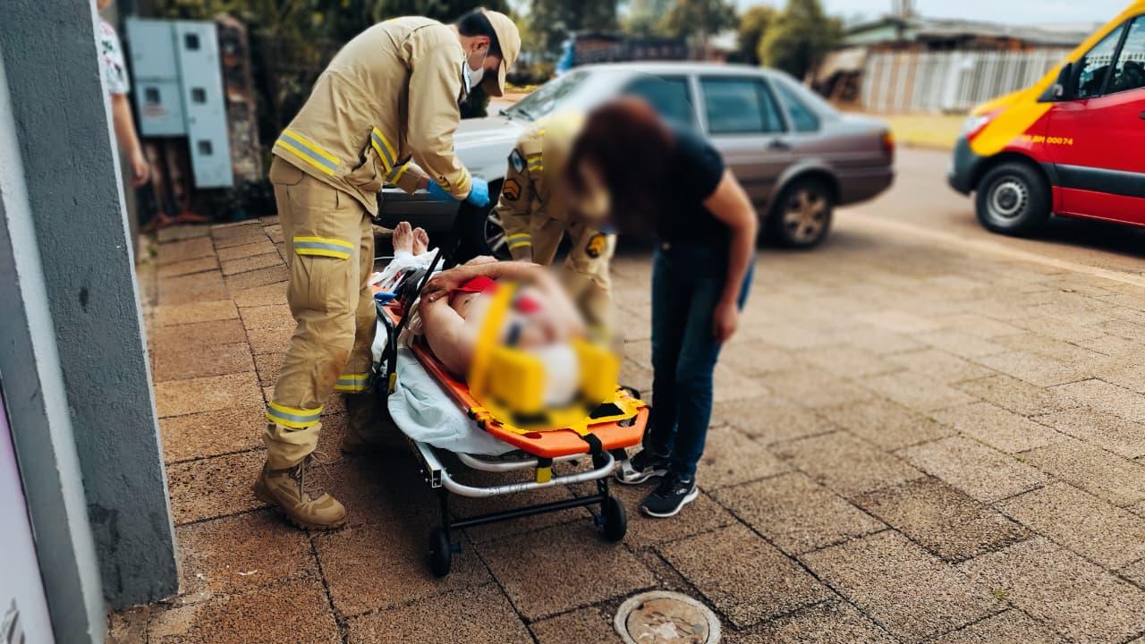 Homem cai do telhado de residência no Clarito e sofre lesão na cabeça