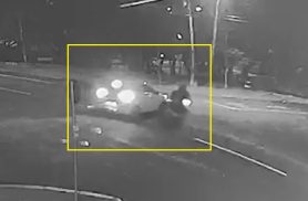 Vídeo mostra acidente entre moto e carro no Bairro Cancelli