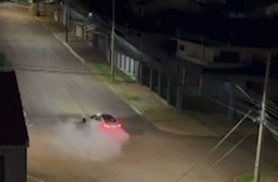 Polícia divulga vídeo de BMW apreendida após 'cavalos de pau' no Cowntry Polícia divulga vídeo de BMW apreendida após 'cavalos de pau' no Cowntry