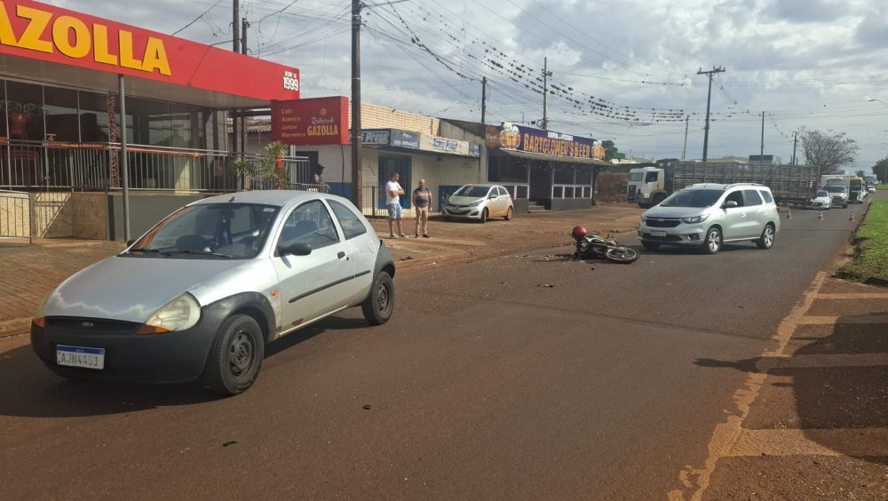 Motociclista fica gravemente ferido em acidente envolvendo três veículos na PR-317, em Toledo Imagem referente a Motociclista fica gravemente ferido em acidente envolvendo três veículos na PR-317, em Toledo
