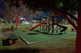 Enxame de abelhas mobiliza Guarda Municipal e praça é isolada em Toledo Enxame de abelhas mobiliza Guarda Municipal e praça é isolada em Toledo