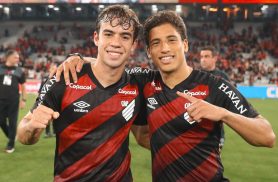 Athletico-PR aproveita expulsão, bate o Vitória e abre boa vantagem na Copa do Brasil