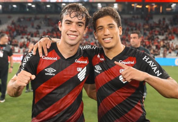 Athletico-PR aproveita expulsão, bate o Vitória e abre boa vantagem na Copa do Brasil