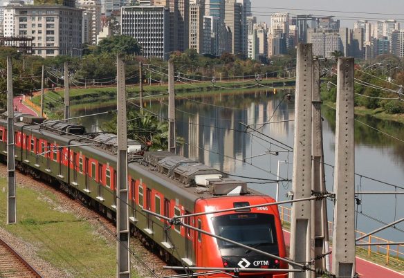 Greve de trens em SP causa congestionamento de mais de 2 mil km 