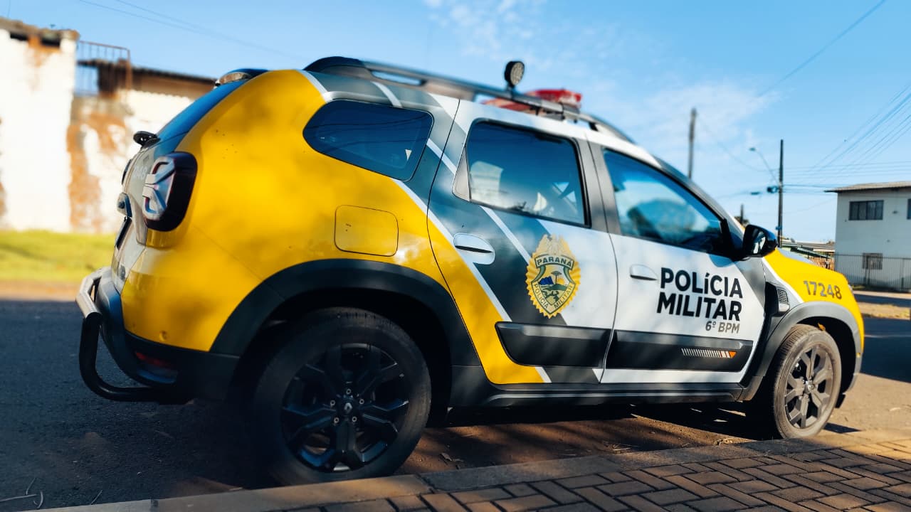 Caminhonete Hilux é furtada em frente a estabelecimento comercial no Centro Imagem referente a Caminhonete Hilux é furtada em frente a estabelecimento comercial no Centro
