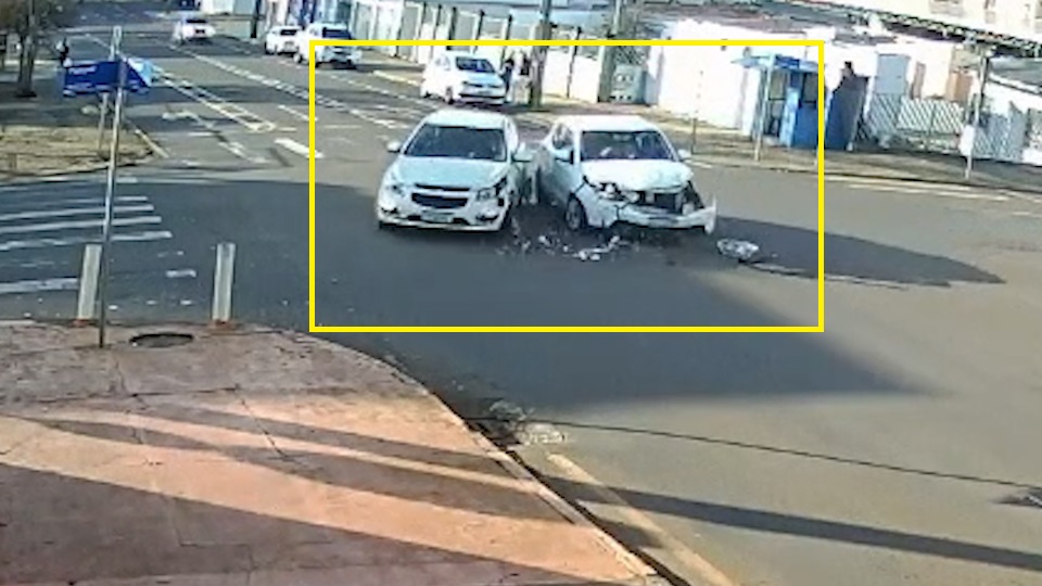 Veja por vários ângulos como ocorreu acidente entre Cruze e Argo em Cascavel