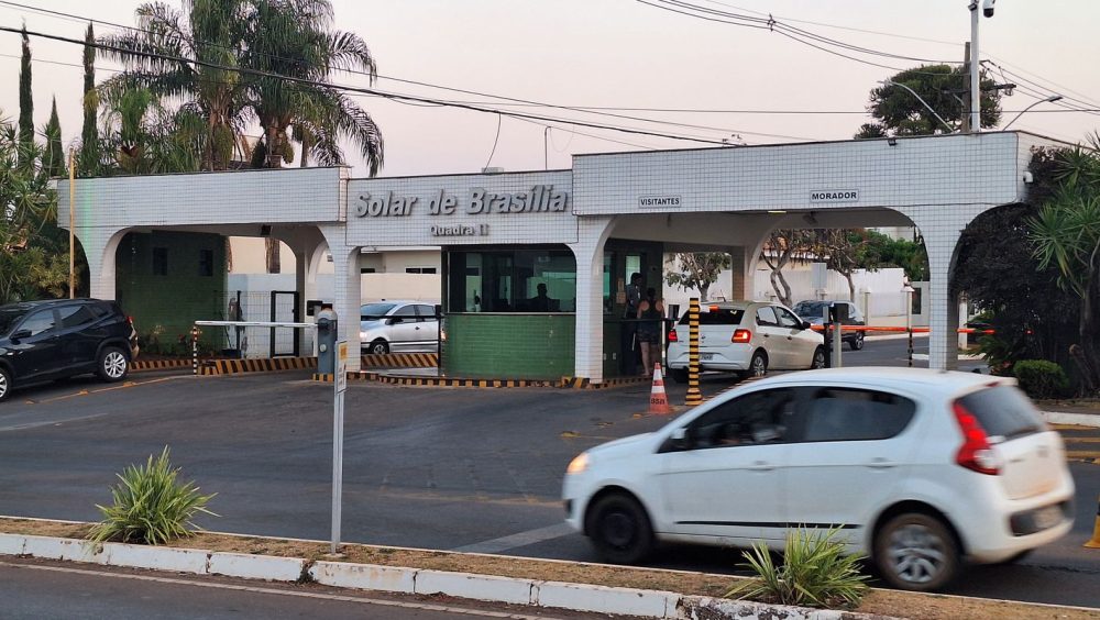 Moraes pede parecer da PGR sobre proibição de visitas a Bolsonaro Imagem referente a Moraes pede parecer da PGR sobre proibição de visitas a Bolsonaro