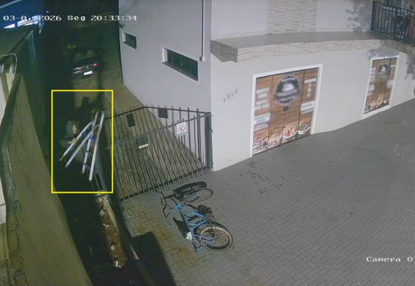 Ladrão pula portão e furta escada no Jardim Nova Itália