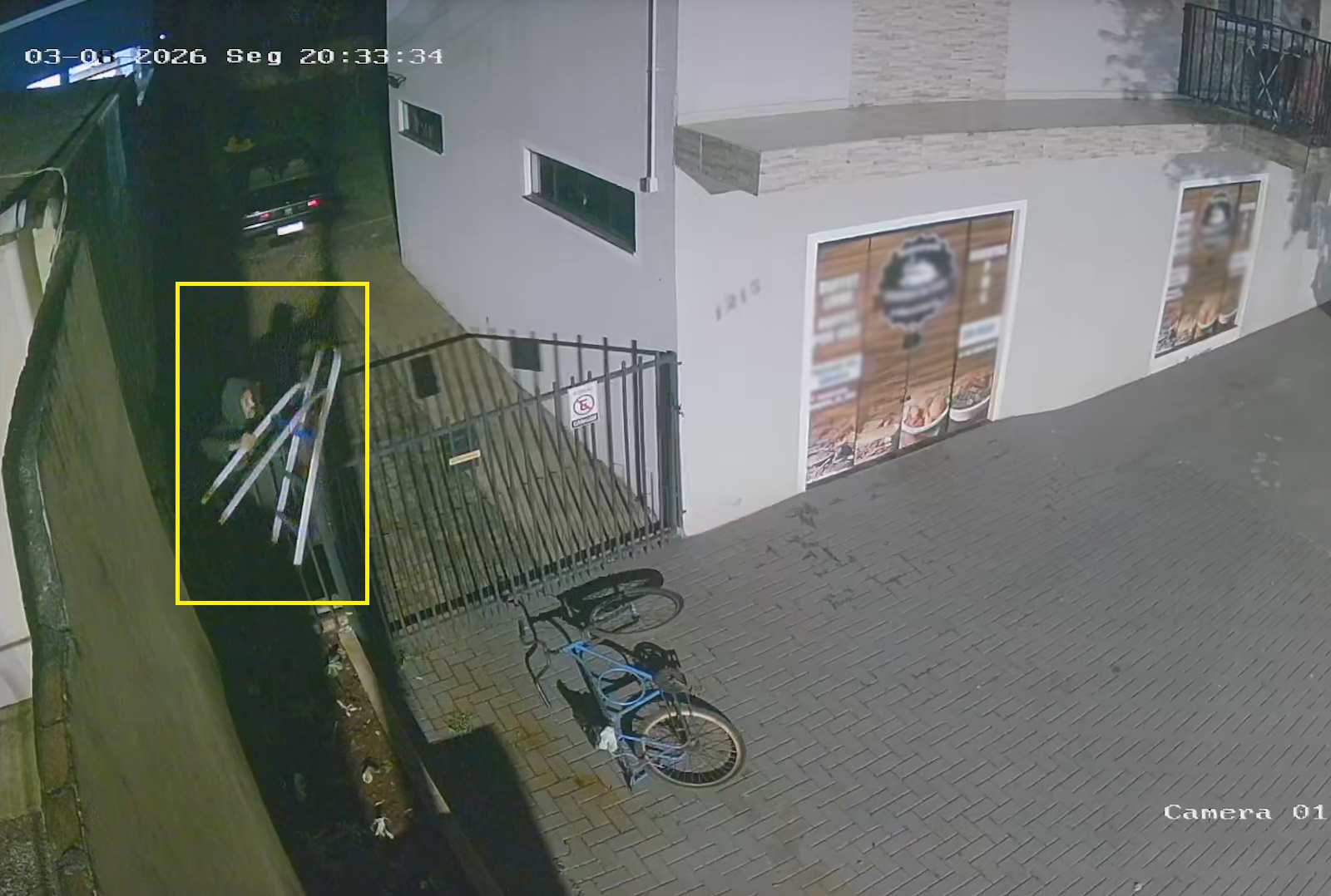 Ladrão pula portão e furta escada no Jardim Nova Itália