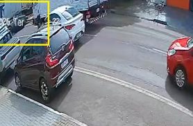 Câmera de segurança flagra Saveiro batendo contra traseira de caminhão