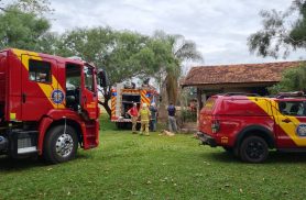 Incêndio transforma quarto em cinzas e compromete estrutura de residência em Cascavel