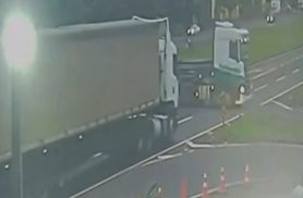 Câmera registra colisão entre caminhões na rodovia BR-376